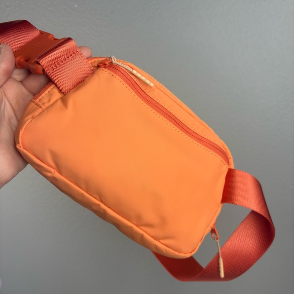 Lululemon Everywhere Belt Bag 1L Golden Apricot/Warm Coral - Picture 4 of 12